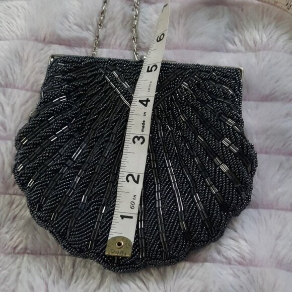 Vintage 50's Black Beaded Scalloped Clamshell Retro Chain Strap Evening Bag - Picture 12 of 12